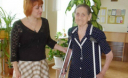 «100-летняя Мария Холина поднимает настроение всей палате: стоя на костылях, декламирует стихи и поет частушки»