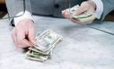 З депозитів українців забиратимуть долари