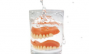 Zahnersatz reinigen – Prothesenreiniger im Test