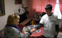 Молодые волонтеры в Киеве объединяются, чтобы помочь пенсионерам