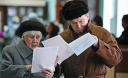 Каким образом и где пенсионер может получать пенсию, о вычетах из пенсии алиментов
