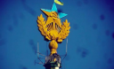 Ночью на элитной высотке в центре Москвы перекрасили звезду в сине-желтый цвет и вывесили флаг Украины