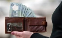Зарплати українців у наступному році зменшаться на 5-6 відсотків