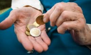 Война с бедностью: как в мире борются с нищетой