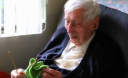 109-летний австралиец вяжет свитера для пострадавших от разлива нефти пингвинов
