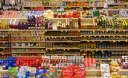 В Киеве ограничили продажу продуктов и подняли цены В Киеве ограничили продажу продуктов и подняли цены