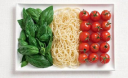 18 национальных флагов, выполненных из традиционных для этих стран продуктов питания