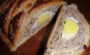 Мясной рулет с яйцом