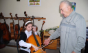 В Запорожье 83-летний учитель музыки открывает детям «сердце виолончели» В Запорожье 83-летний учитель музыки открывает детям «сердце виолончели»
