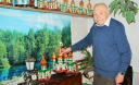 91-річний хмельничанин допомагає військовим своїми руками