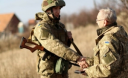 Подружжя пенсіонерів пліч-о-пліч воює на Донбасі