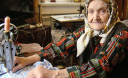 100-летняя Галина Пластовец шьет одежду и раздает прихожанам в церкви