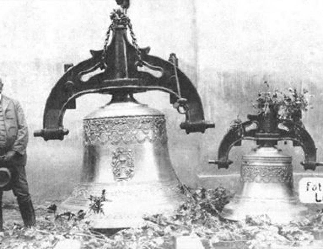 Понад світом церковний дзвін величавою піснею плаче ...