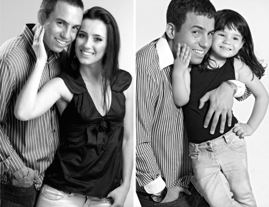 мама и папа обнимают ребенка. семья с младенцем. мужчины женщины и дети. семейная фотосессия. счастливый ребенок с родителями.