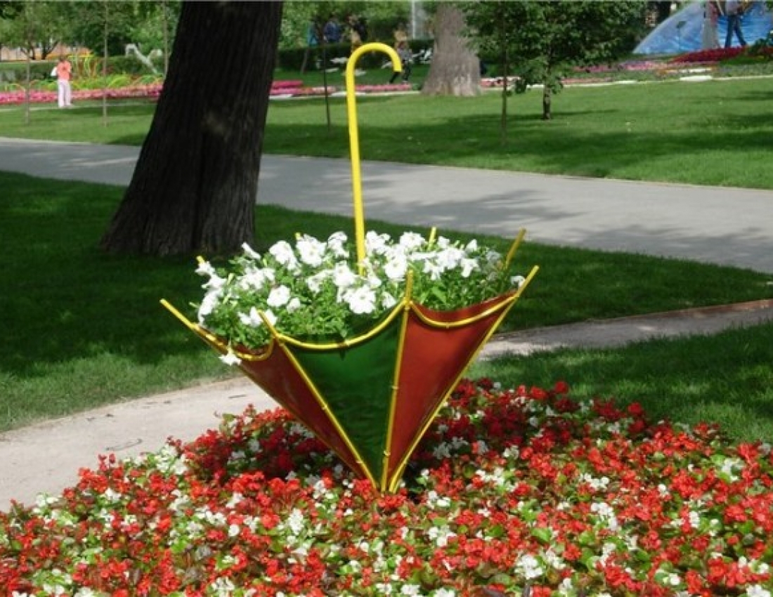 Прибудинкова казка своїми руками