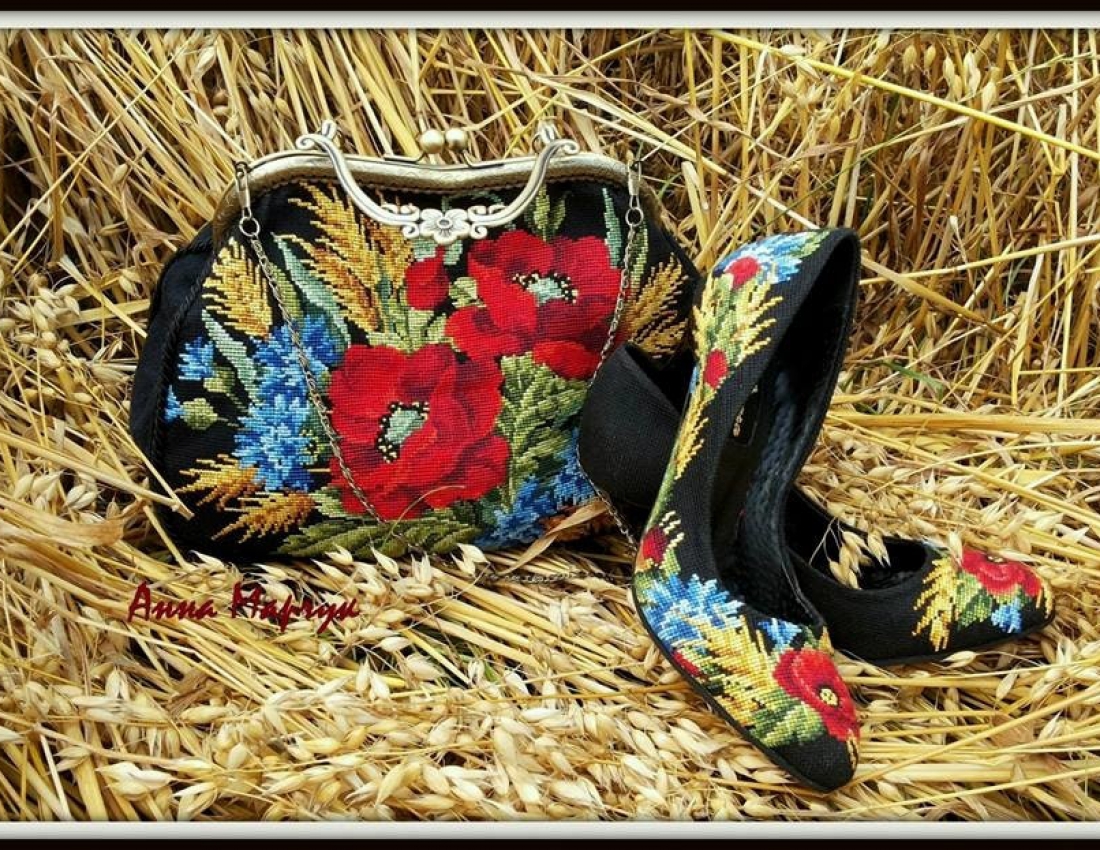 Яка жінка пройде повз такої краси?!..