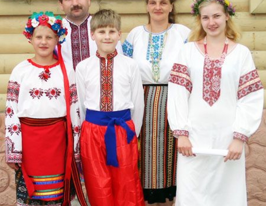 Мальовнича наша українська родина!