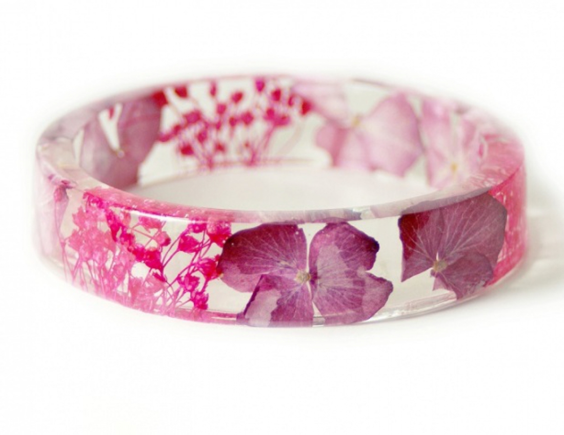 Живі квіти збережені в прикрасах