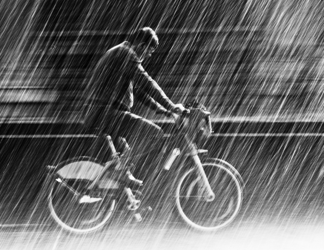 Такий лагідний, задумливий, довгоочікуваний ... весняний дощ за вікном