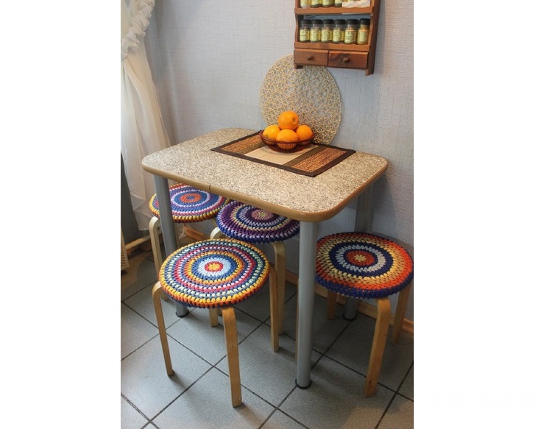 Прикраса для наших табуреток... просто віртуозні чохли!