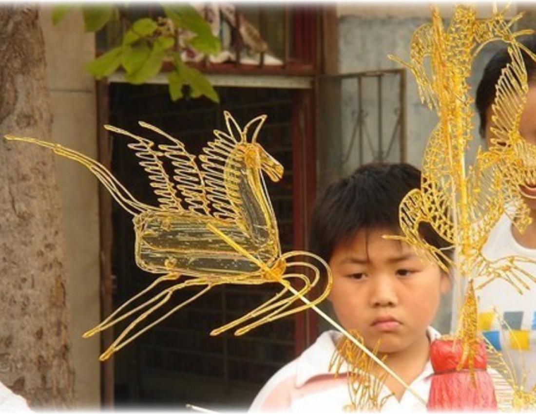 карамель леденцы китайский. китайская карамель кукуруза. рисование карамелью. леденцы танхуа. рисование карамелью.