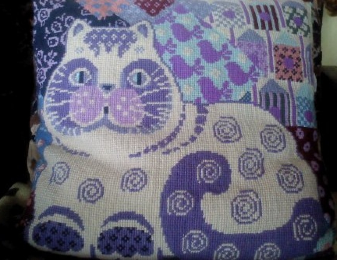 Такі милі серцю вишиті бабусині подушки)