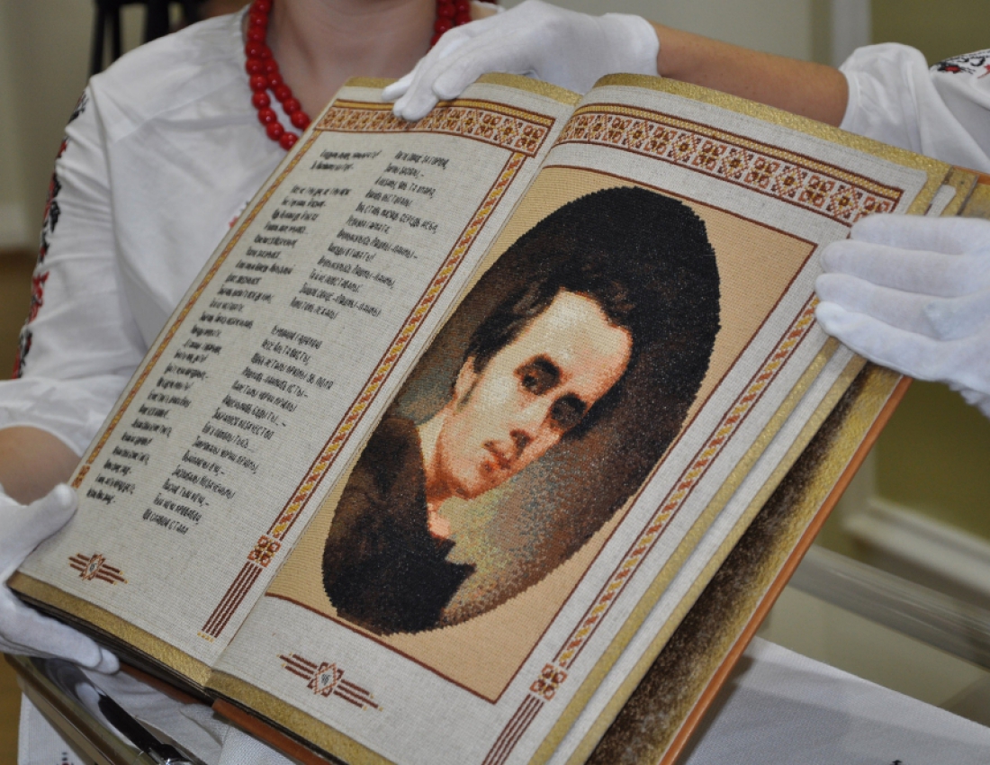 Вишитий &quot;КОБЗАР&quot;