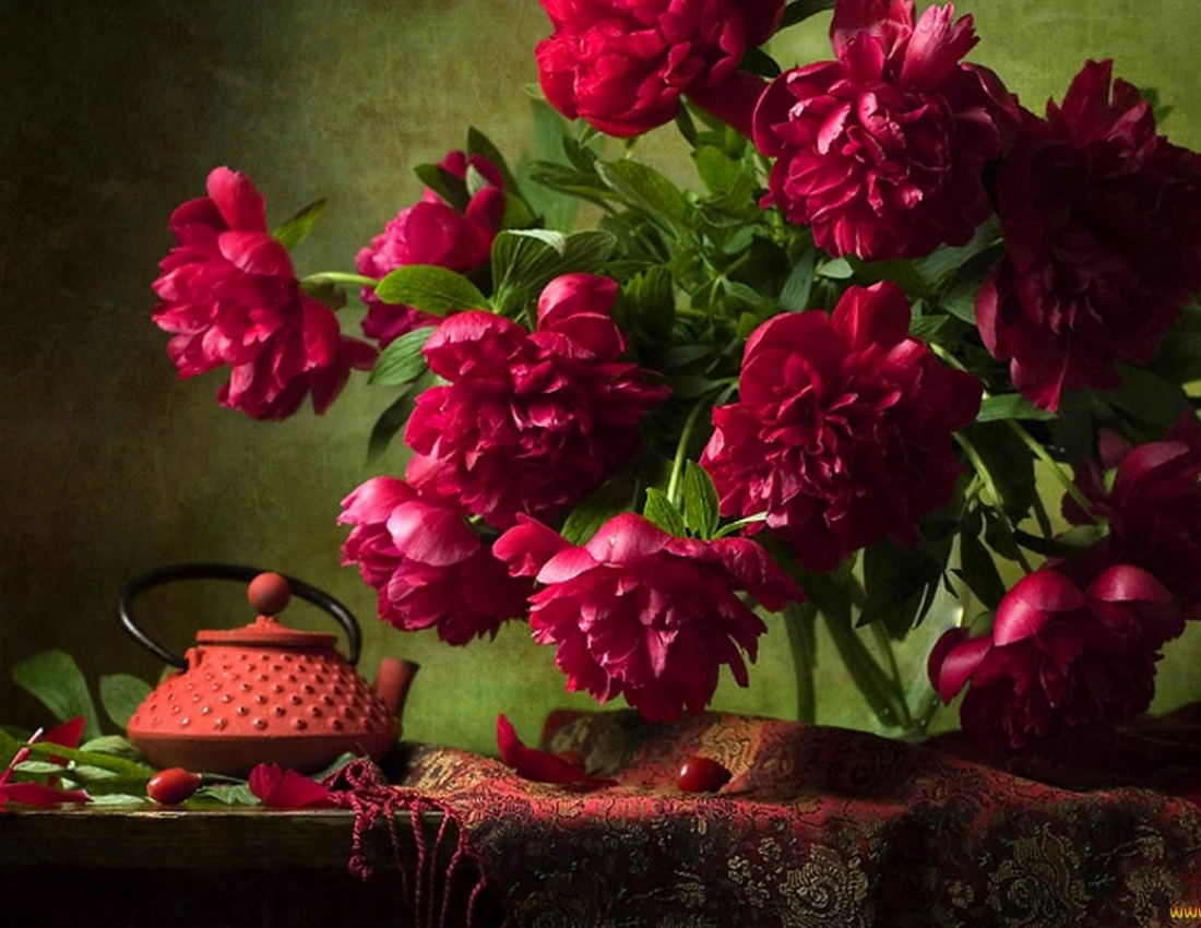 Півонія, півонія, кохання аромат...