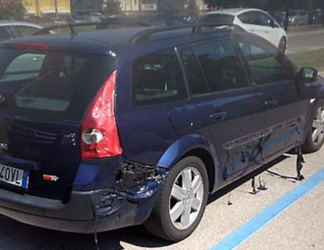 A car melted because of very high temperatures in Italy...