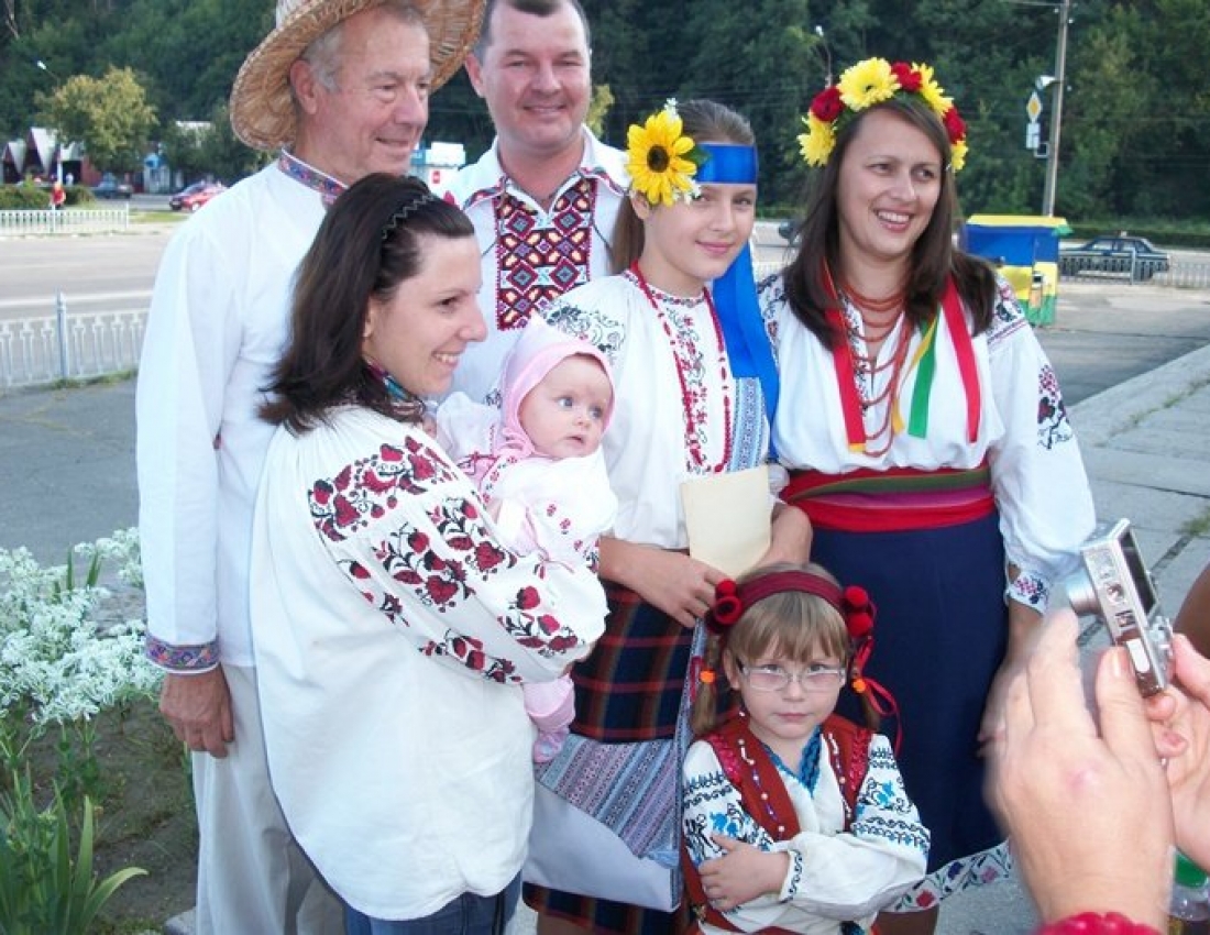 Мальовнича наша українська родина!