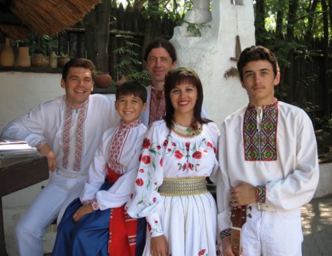 Мальовнича наша українська родина!