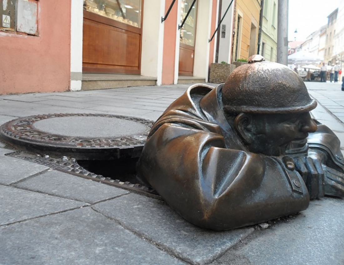 Вражаюче дивні скульптурні прикраси міст