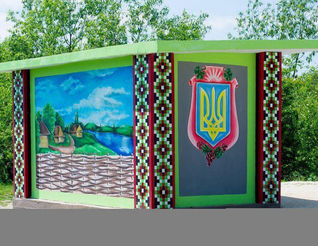 Bus stops in the village of Savyasantsi, Lviv region.