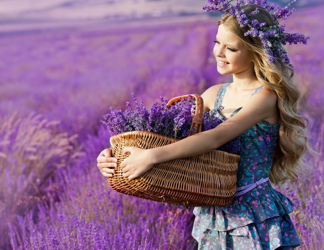 Have a warm day, friends! With summer redolence, chirping grasshoppers, and tender melodies of the wind...