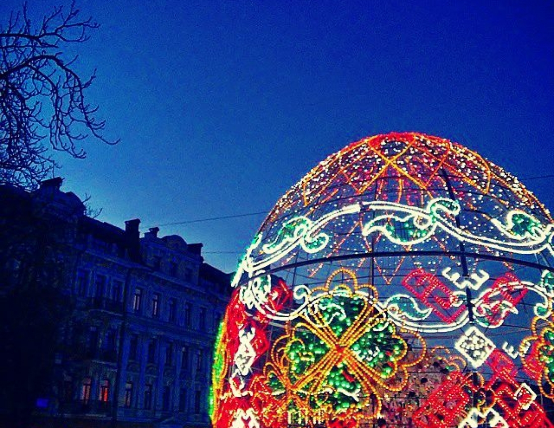 Унікальна світлодіодна писанка біля Софії Київської