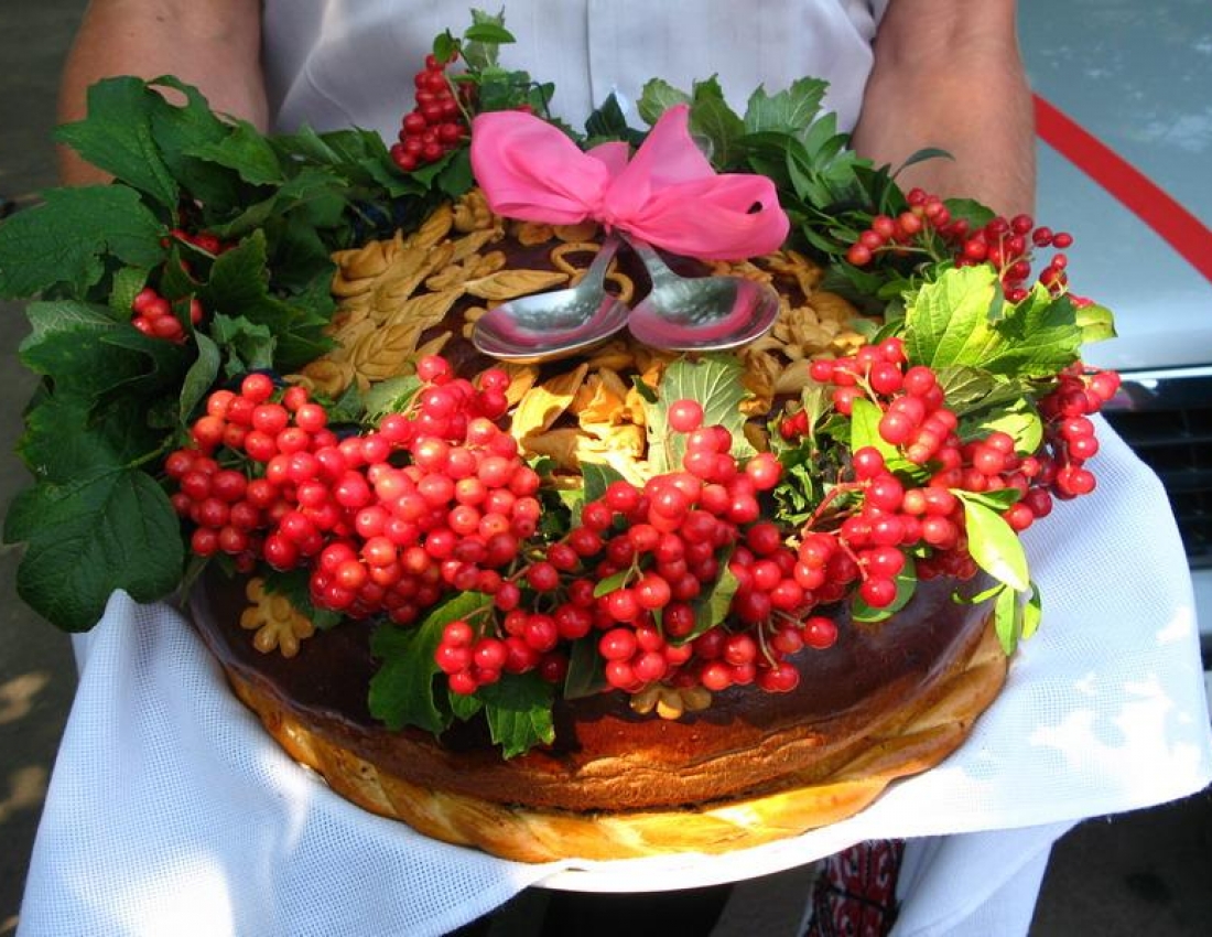 Коровай —  символ роду та уособлення самого життя
