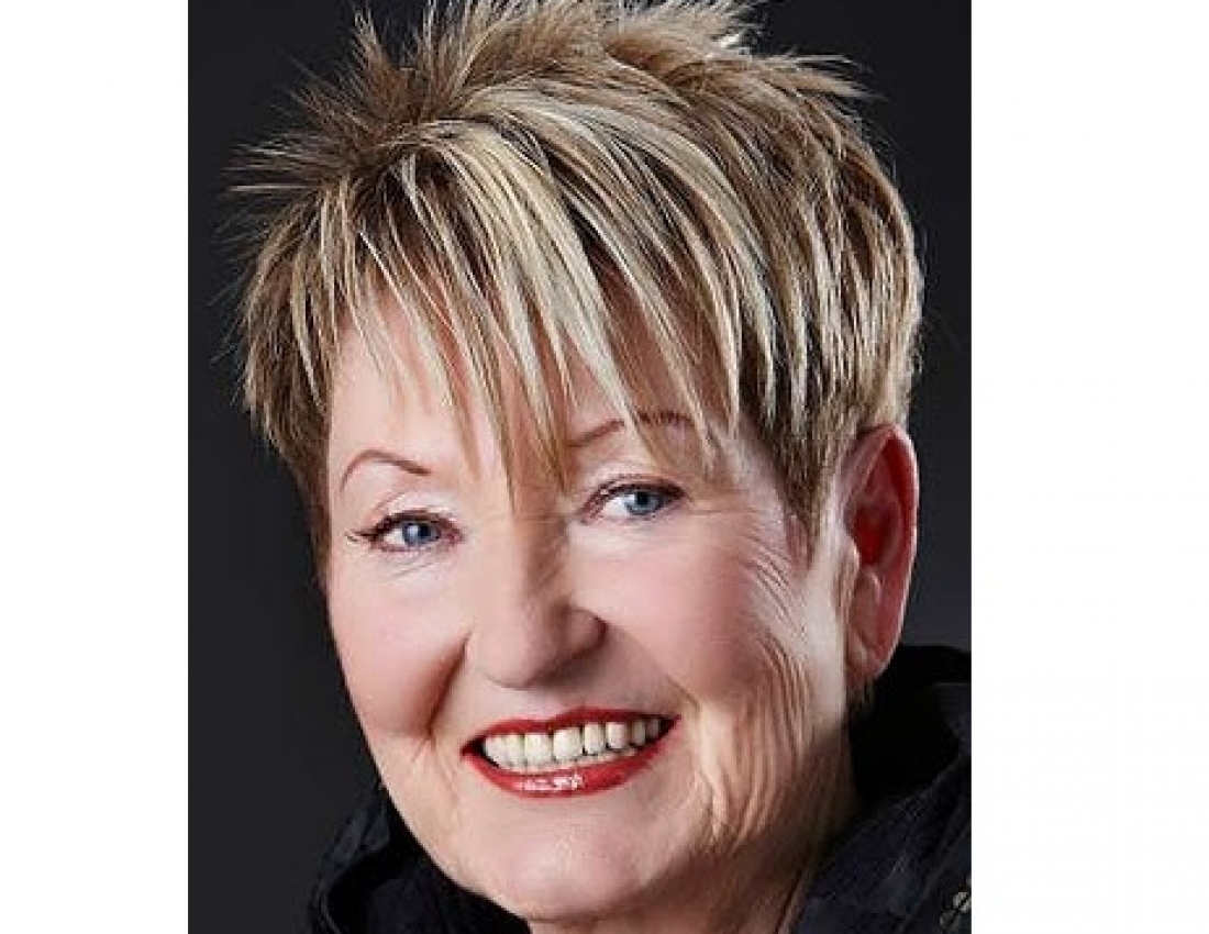 стрижки пикси после 60 для женщин после 60. пикси 50 плюс. стрижки для пожилых полных женщин. стрижки для пожилых полных женщин. стрижка для подны-х женщин.