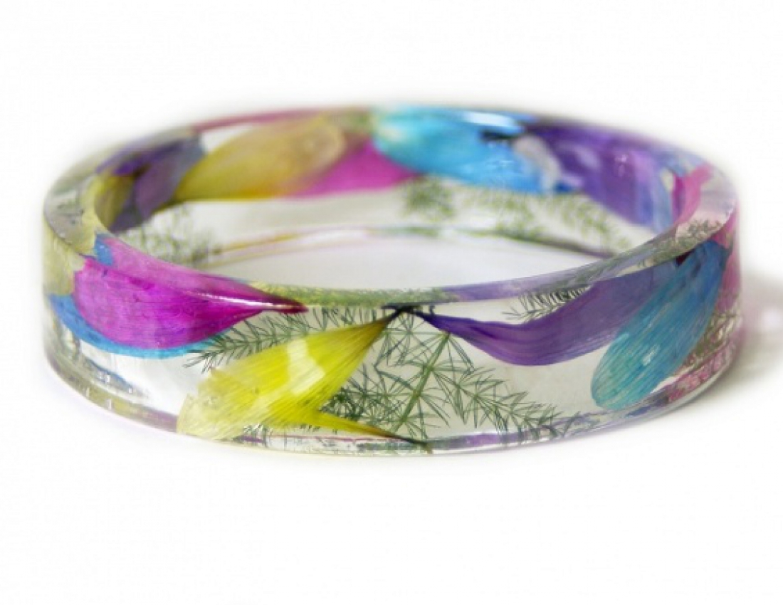 Живі квіти збережені в прикрасах