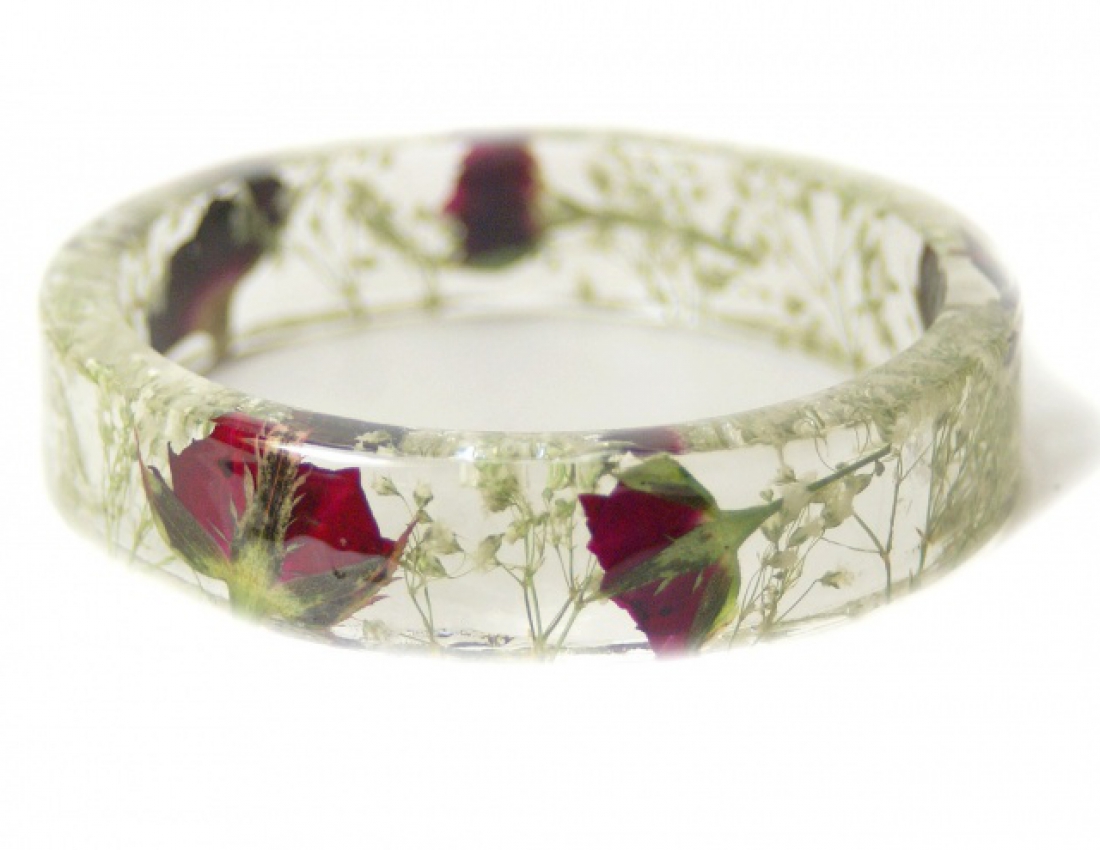 Живі квіти збережені в прикрасах