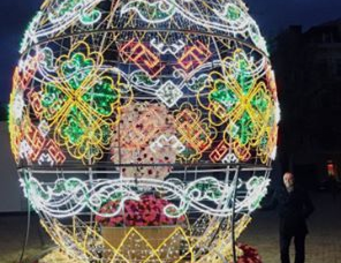 Унікальна світлодіодна писанка біля Софії Київської