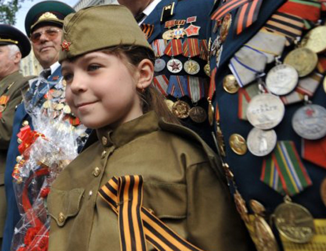 9 мая д 3. С днем Победы. Фото 9 мая день Победы. Георгиевская лента для детей. Ветераны и дети.