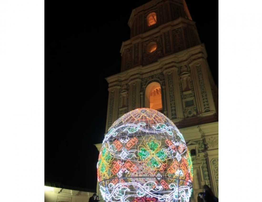 Унікальна світлодіодна писанка біля Софії Київської