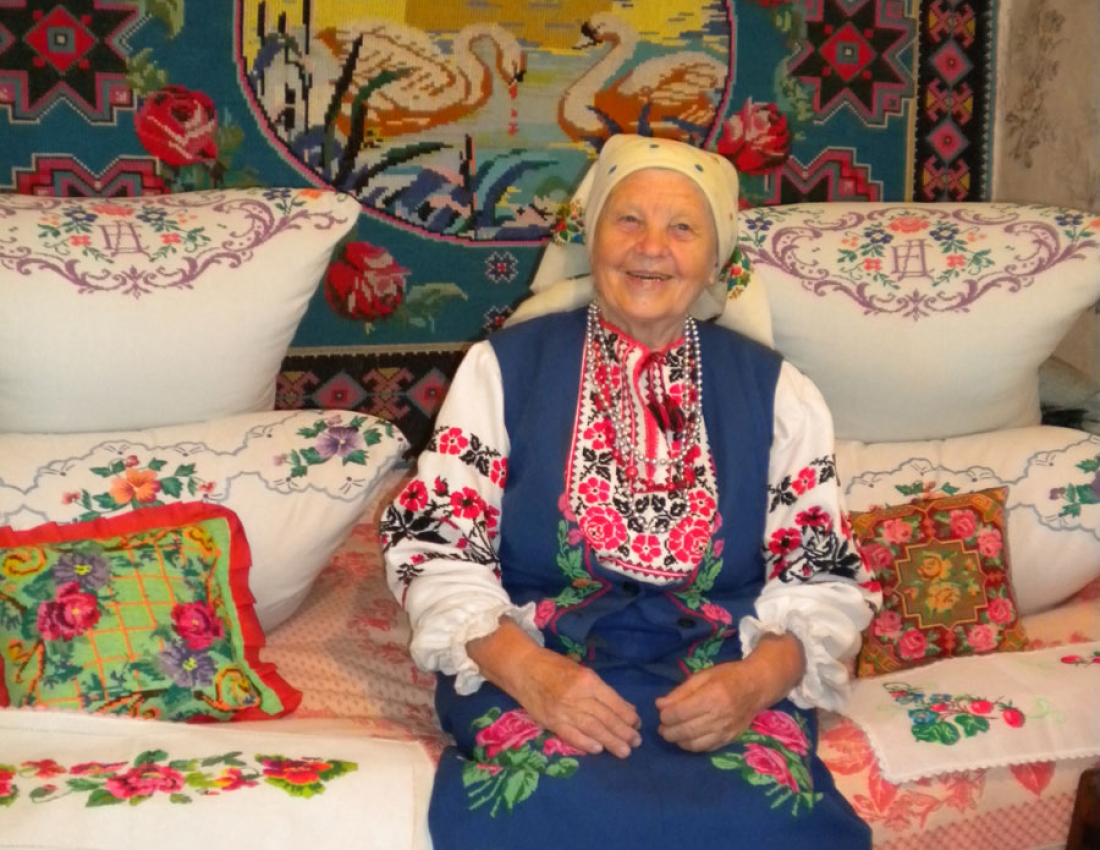 Такі милі серцю вишиті бабусині подушки)