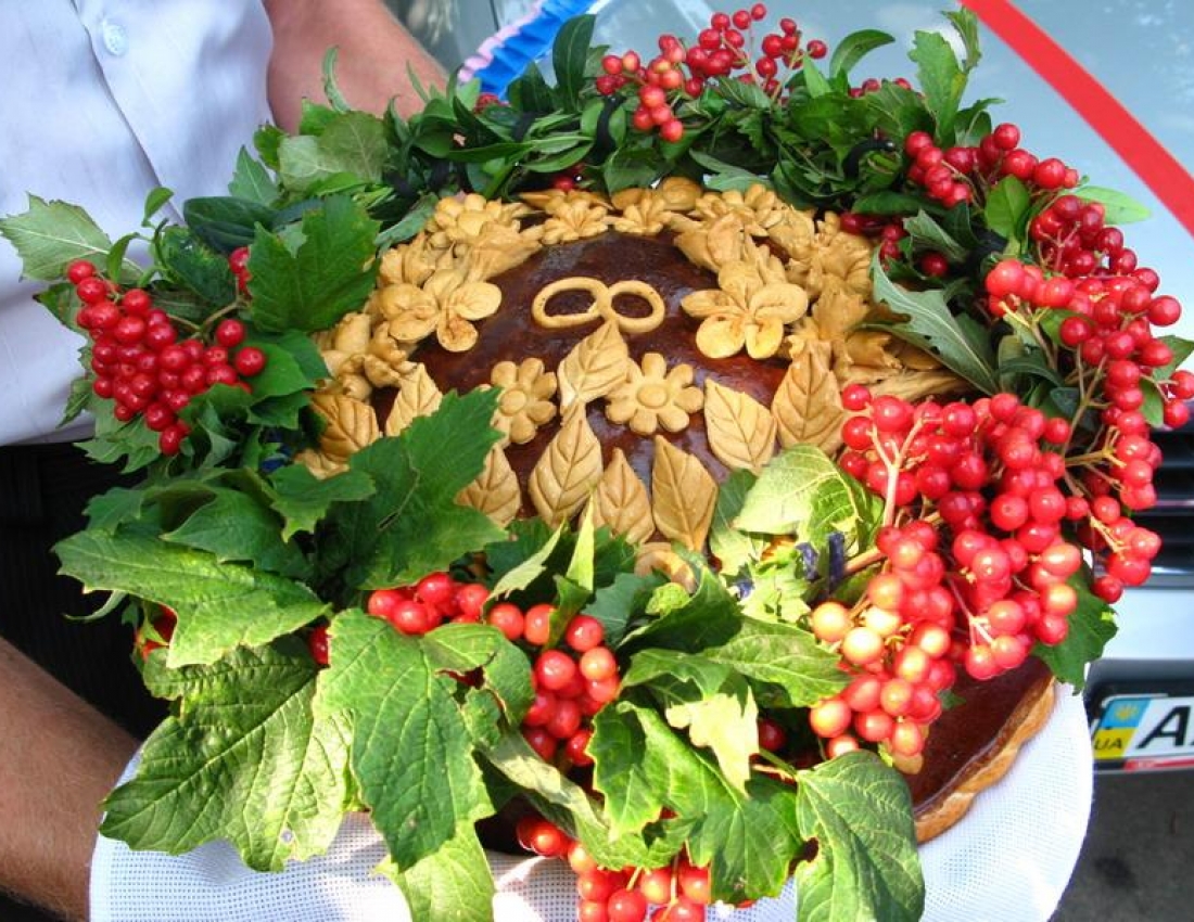 Коровай —  символ роду та уособлення самого життя