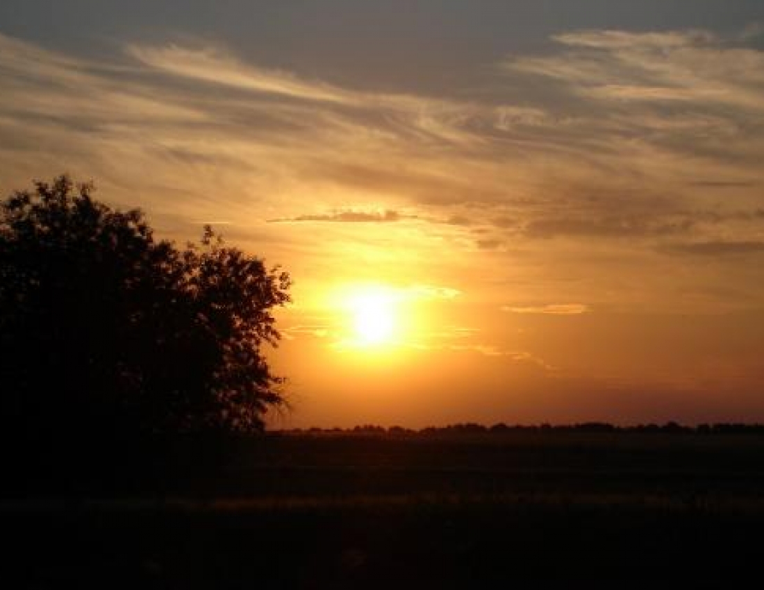 Дивовижний живопис природи: захід сонця!