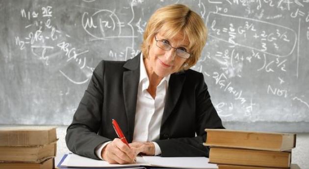 Пенсія за вислугу років-без звільнення