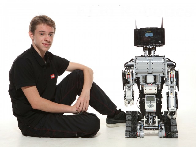 Український школяр створив серію роботів і запустив кампанію на Kickstarter