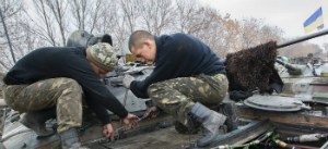 Військові дії та сутички, незважаючи на домовленість про  перемир’я, у запеклих боях в східній Україні загинуло декілька солдат.