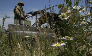 Боротьба продовжилася у Луганській області на сході, де сепаратисти проголосили її незалежність