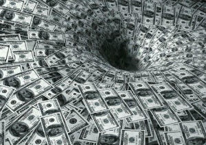 Девальваційний тиск на гривню посилиться вже найближчим часом, - фінансисти